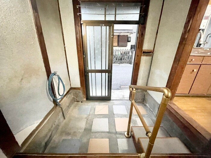物件内観写真16　(玄関)