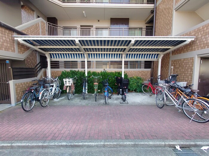 物件外観写真4　(駐輪場)