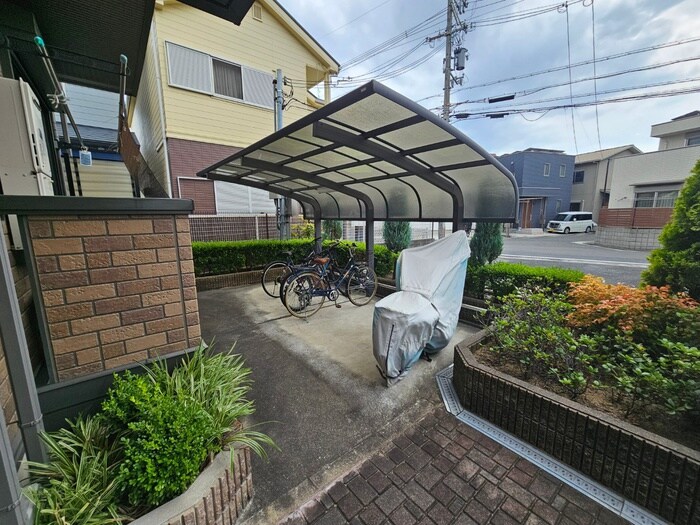 物件外観写真3　(駐輪場)