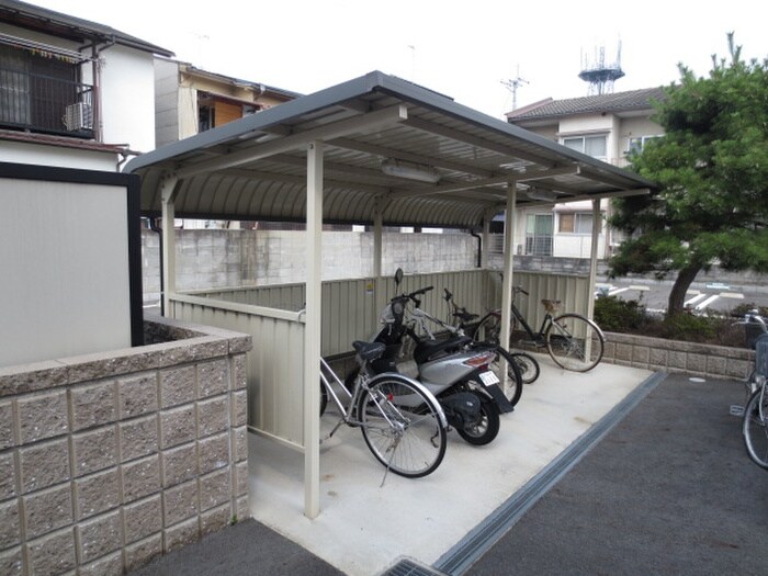物件外観写真4　(駐輪場)