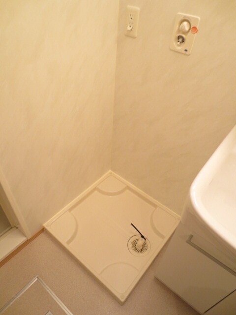 物件内観写真15　(洗濯機置場)