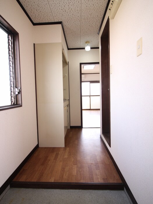 物件内観写真7　(玄関)