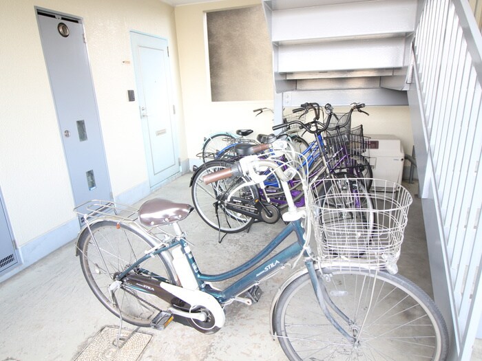物件外観写真4　(駐輪場)