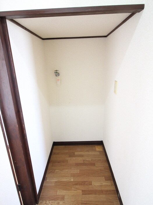 物件内観写真11　(洗濯機置場)
