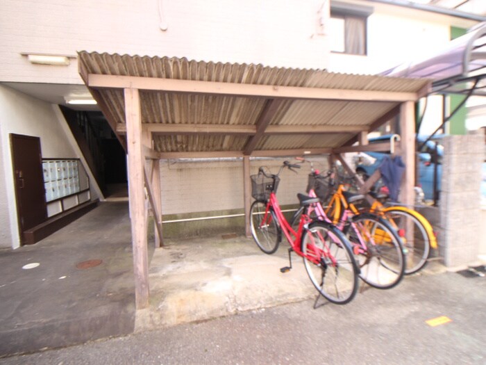 物件外観写真3　(駐輪場)