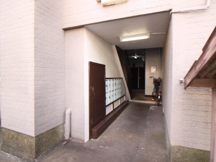 物件外観写真4　(エントランス部分)