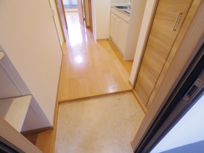 物件内観写真18　(玄関)