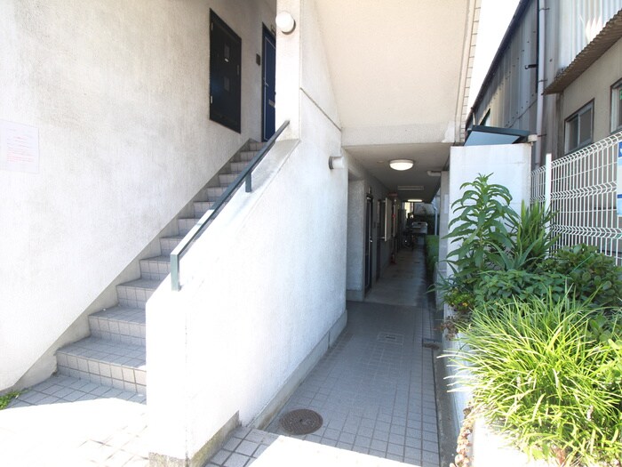 物件外観写真2　(エントランス部分)