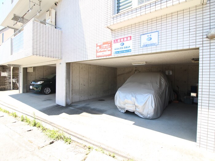 物件外観写真3　(駐車場)