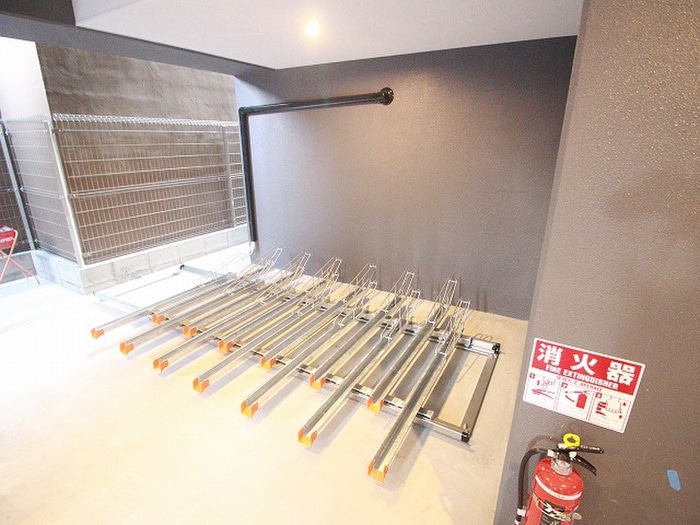 物件外観写真5　(駐輪場)