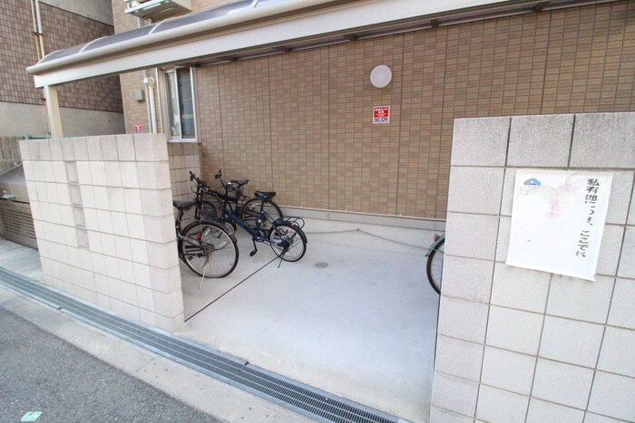 物件外観写真3　(駐輪場)