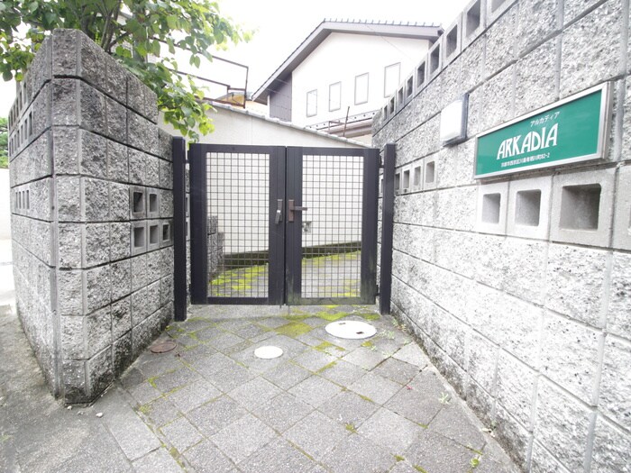 物件外観写真3　(エントランス部分)