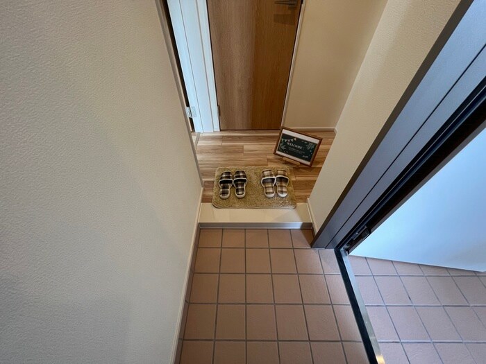 物件内観写真16　(玄関)