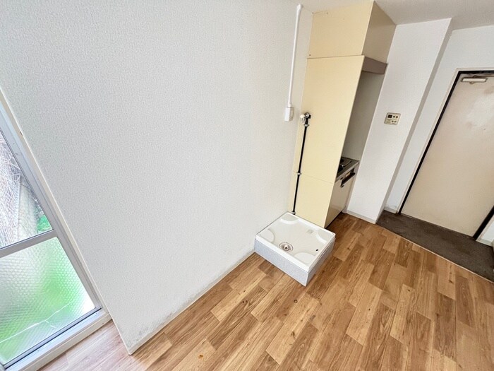 物件内観写真11　(洗濯機置場)