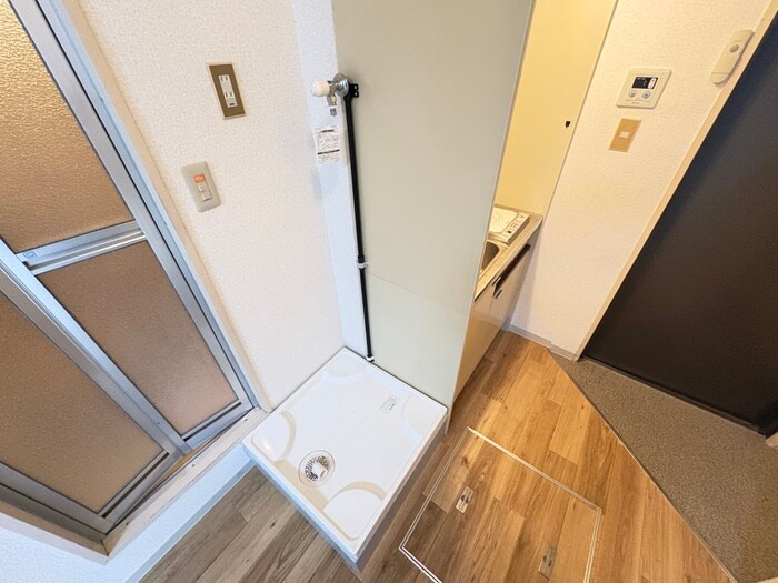 物件内観写真12　(洗濯機置場)