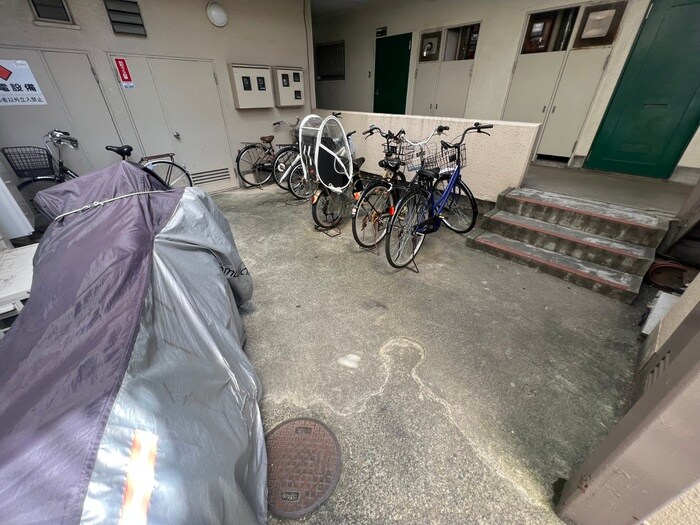 物件外観写真4　(駐輪場)