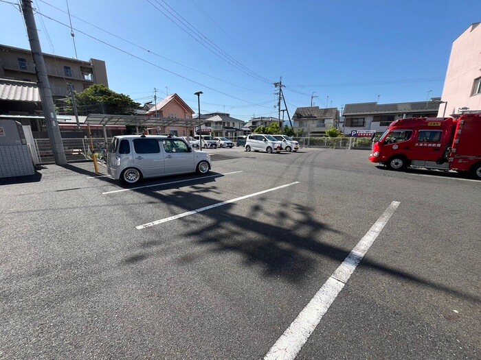 物件外観写真2　(駐車場)
