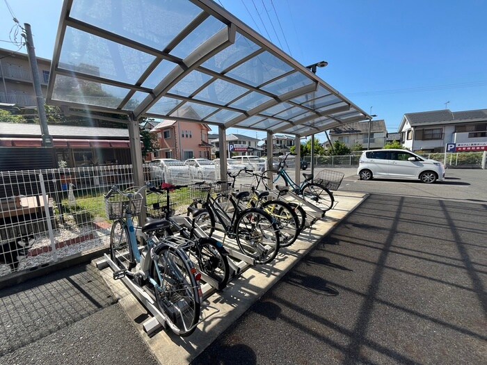 物件外観写真3　(駐輪場)