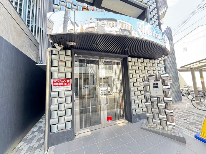 物件外観写真4　(エントランス部分)