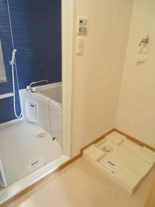 物件内観写真8　(洗濯機置場)