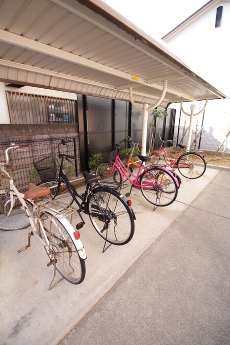 物件外観写真5　(駐輪場)