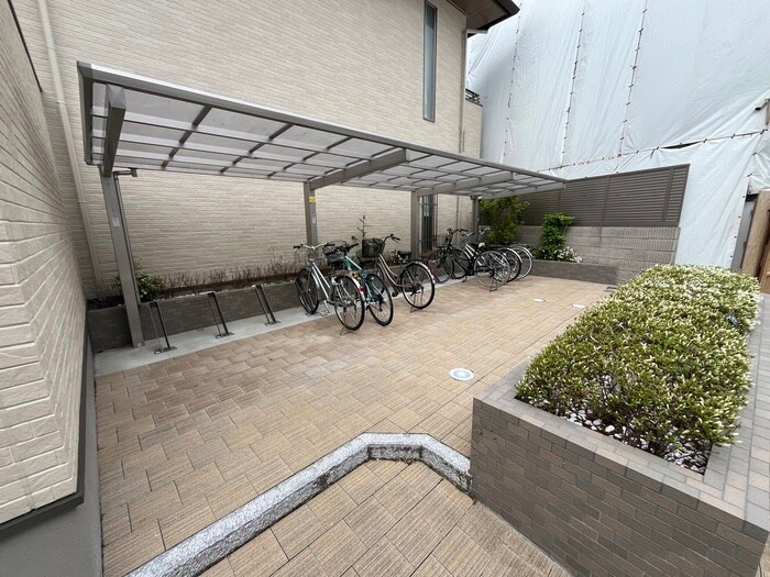 物件外観写真2　(駐輪場)