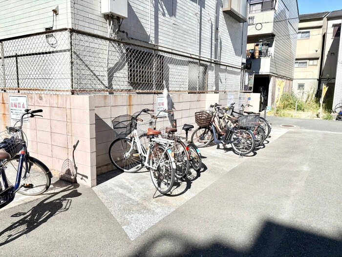 物件外観写真6　(駐輪場)