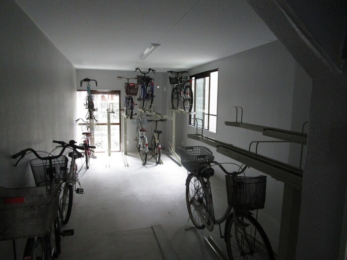 物件外観写真5　(駐輪場)
