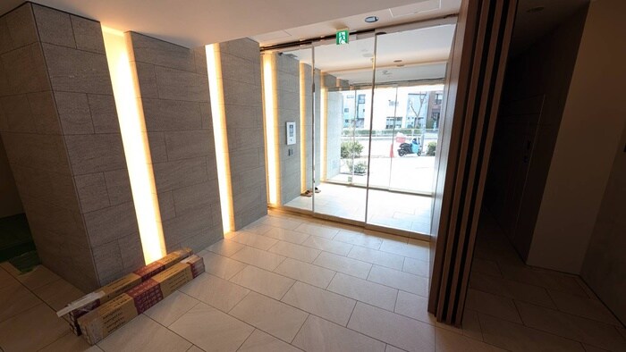 物件外観写真5　(エントランス部分)