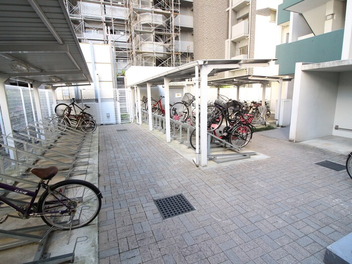物件外観写真4　(駐輪場)