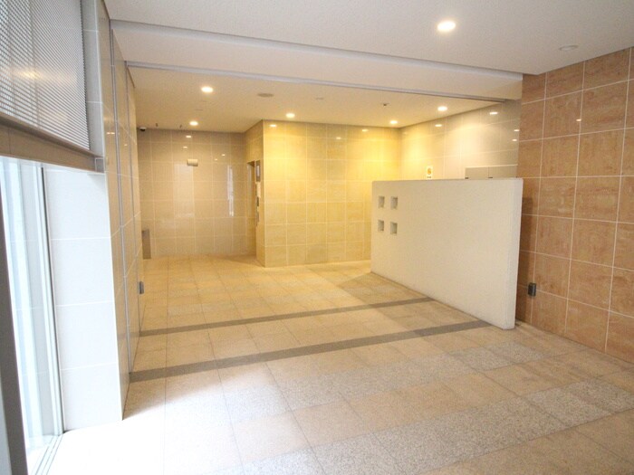 物件外観写真5　(エントランス部分)