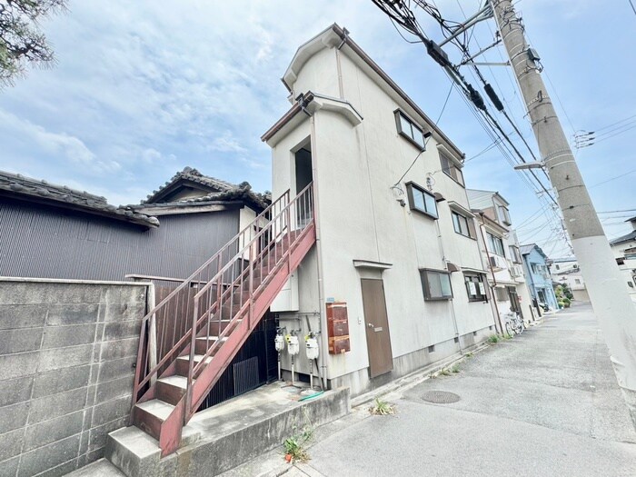 物件外観写真6　(エントランス部分)