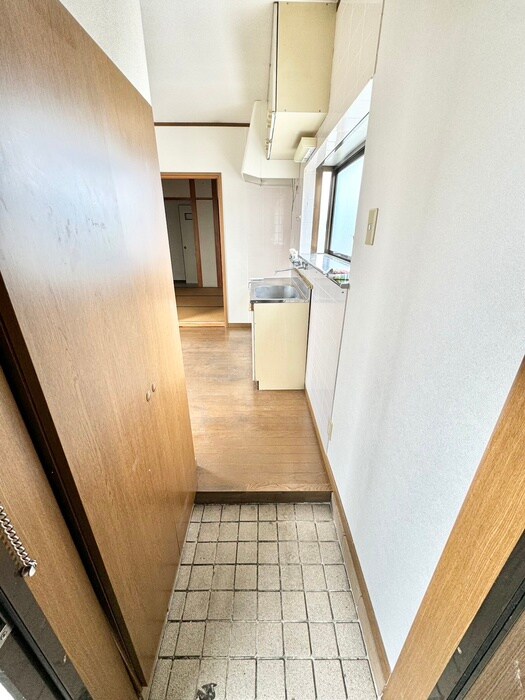 物件内観写真12　(玄関)