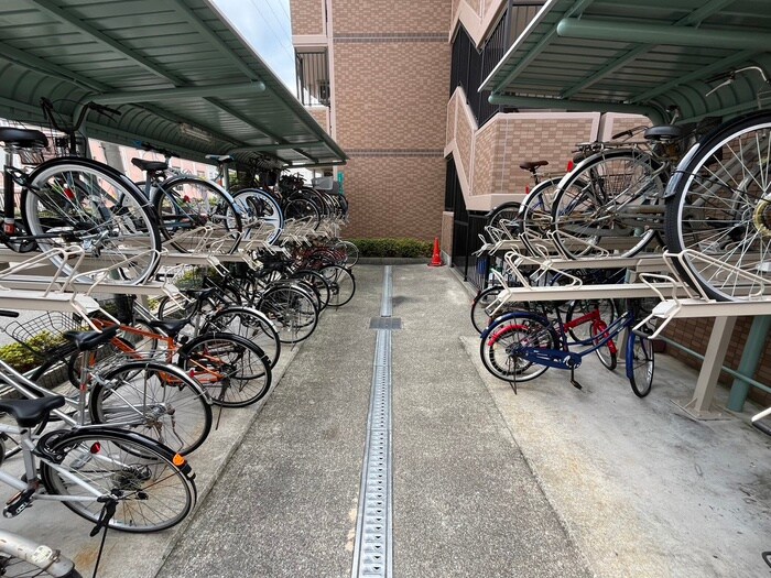 物件外観写真2　(駐輪場)