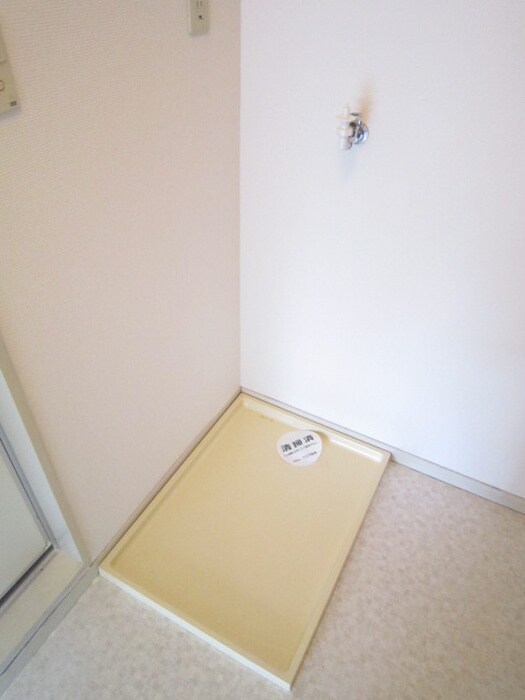 物件内観写真8　(洗濯機置場)