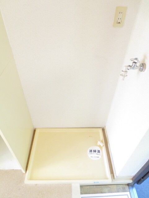 物件内観写真10　(洗濯機置場)