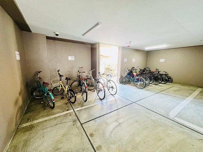 物件外観写真3　(駐輪場)