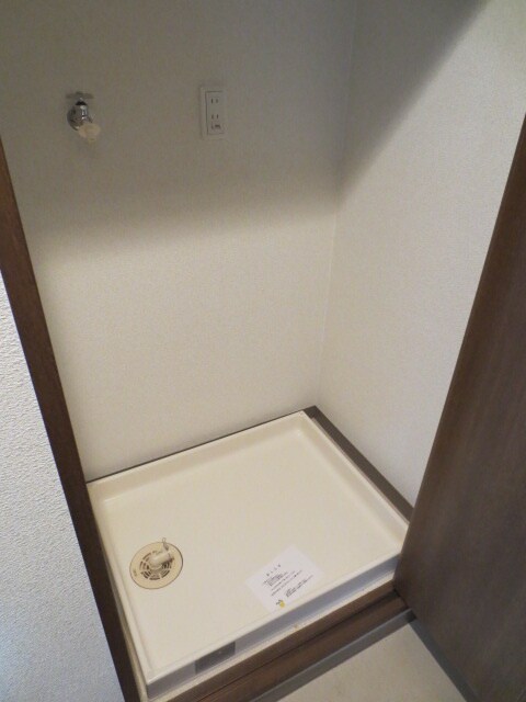 物件内観写真13　(洗濯機置場)