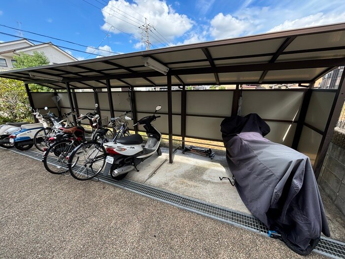 物件外観写真2　(駐輪場)