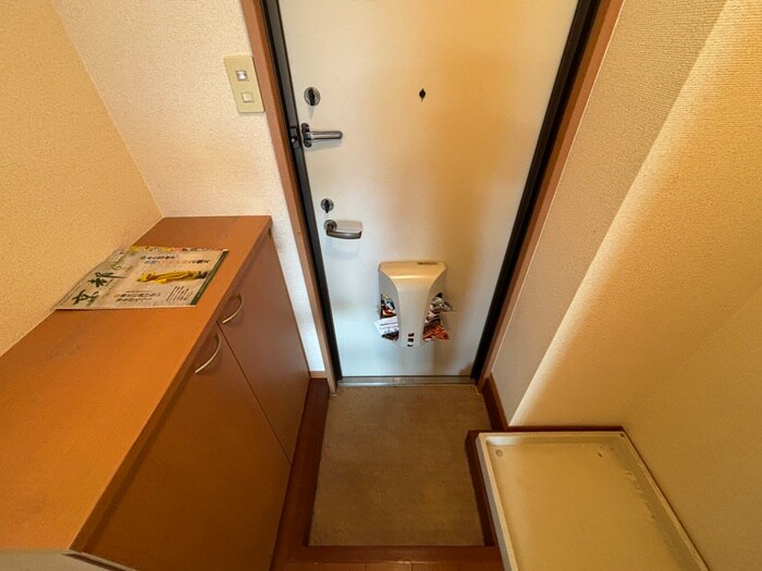 物件内観写真7　(玄関)
