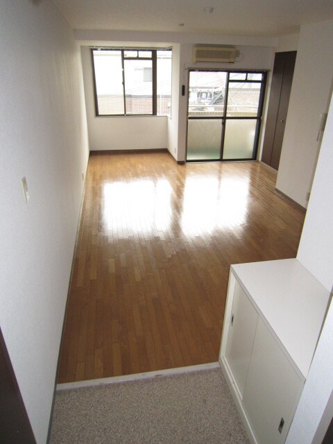 物件内観写真7　(玄関)