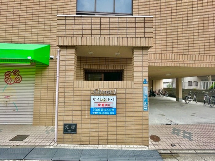 物件外観写真6　(エントランス部分)