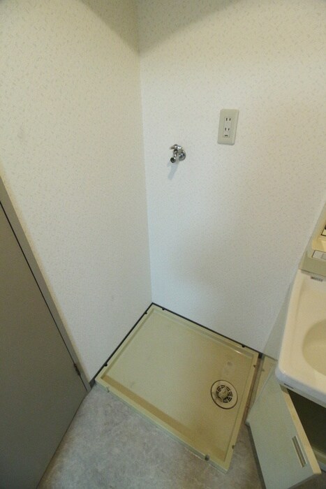 物件内観写真12　(洗濯機置場)