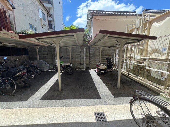 物件外観写真3　(駐輪場)