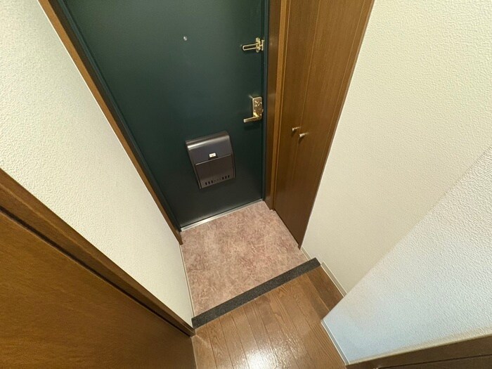 物件内観写真16　(玄関)