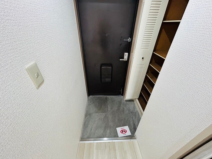 物件内観写真11　(玄関)