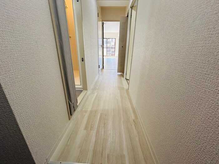 物件内観写真13　(廊下)
