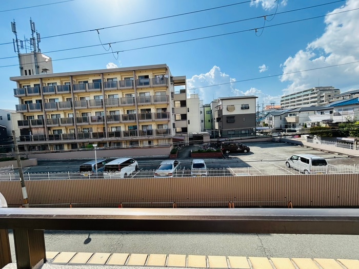 物件内観写真16　(室内からの展望)