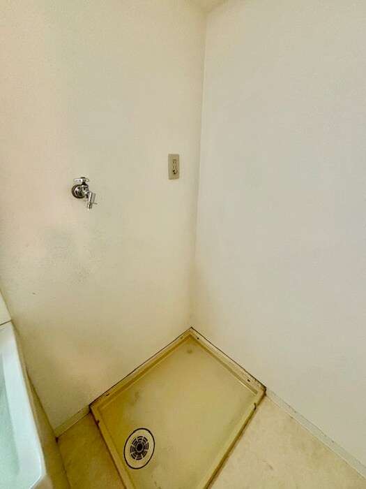 物件内観写真16　(洗濯機置場)