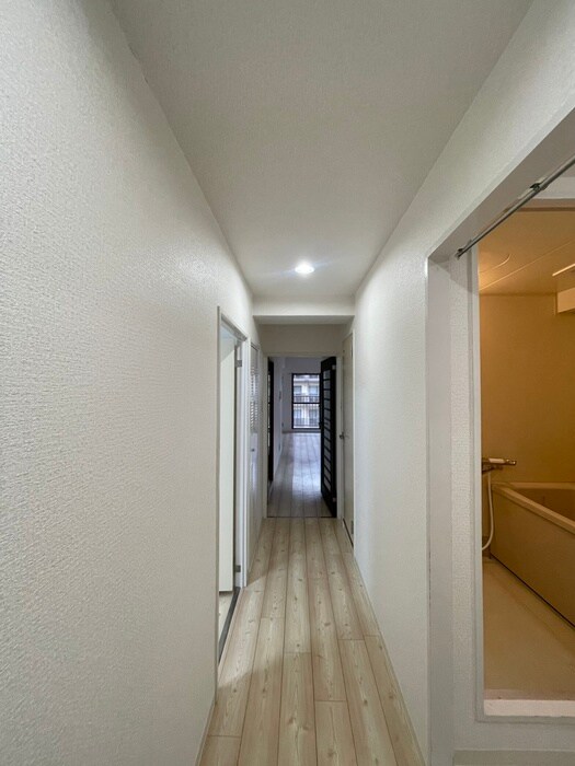 物件内観写真18　(廊下)